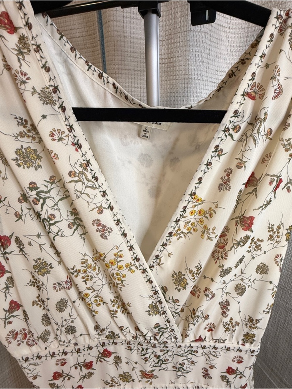 Max Studio Cream Floral Tiered V-Neck Maxi Dress - Picture 4 of 8